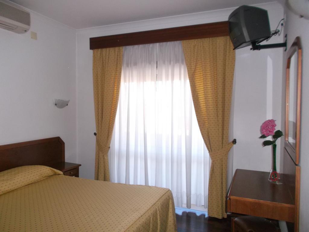 Residencial Santa Clara Hotel Fatima Room photo